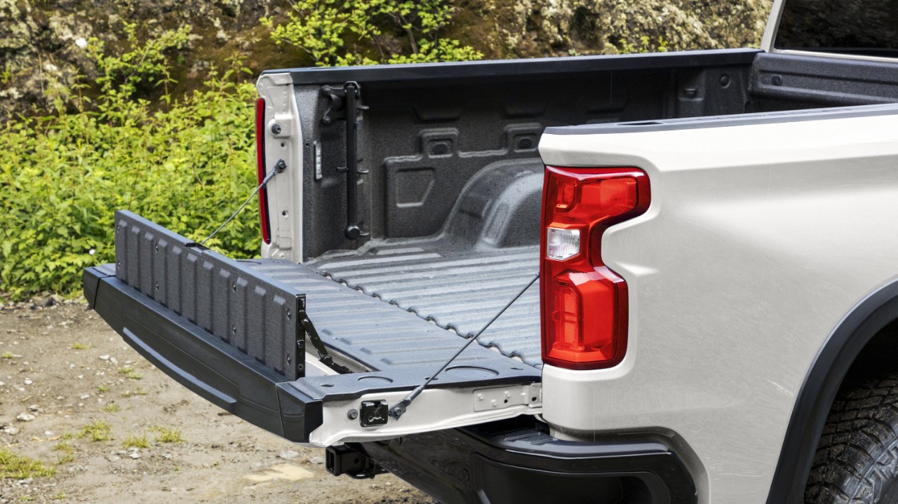 Silverado fica mais versátil com exclusiva tampa de caçamba multifuncional