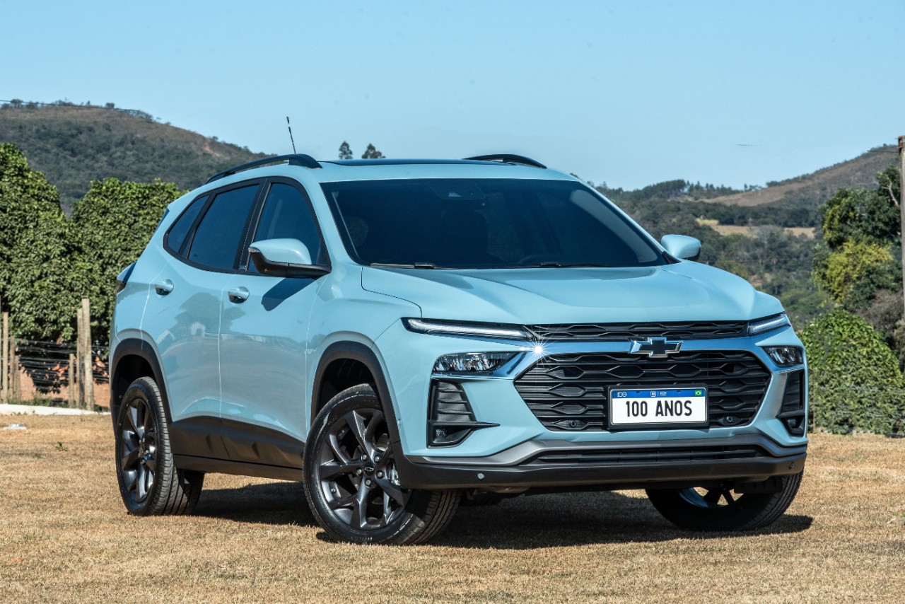 Chevrolet revela Onix e Tracker 100 Anos
